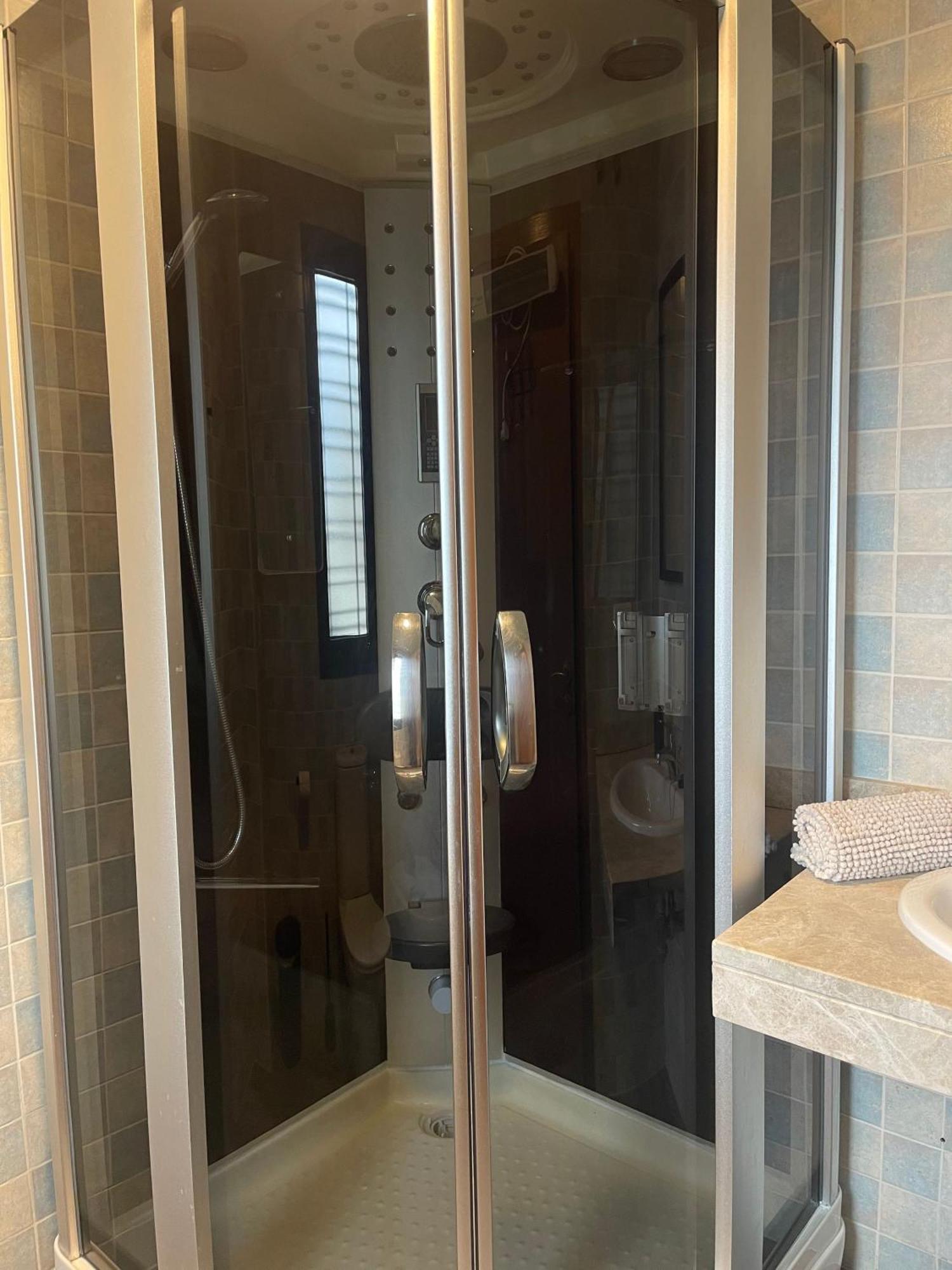 Stelarium-Suite Con Bano Privado En Casa Compartida-Uebica2 Mairena del Aljarafe Buitenkant foto