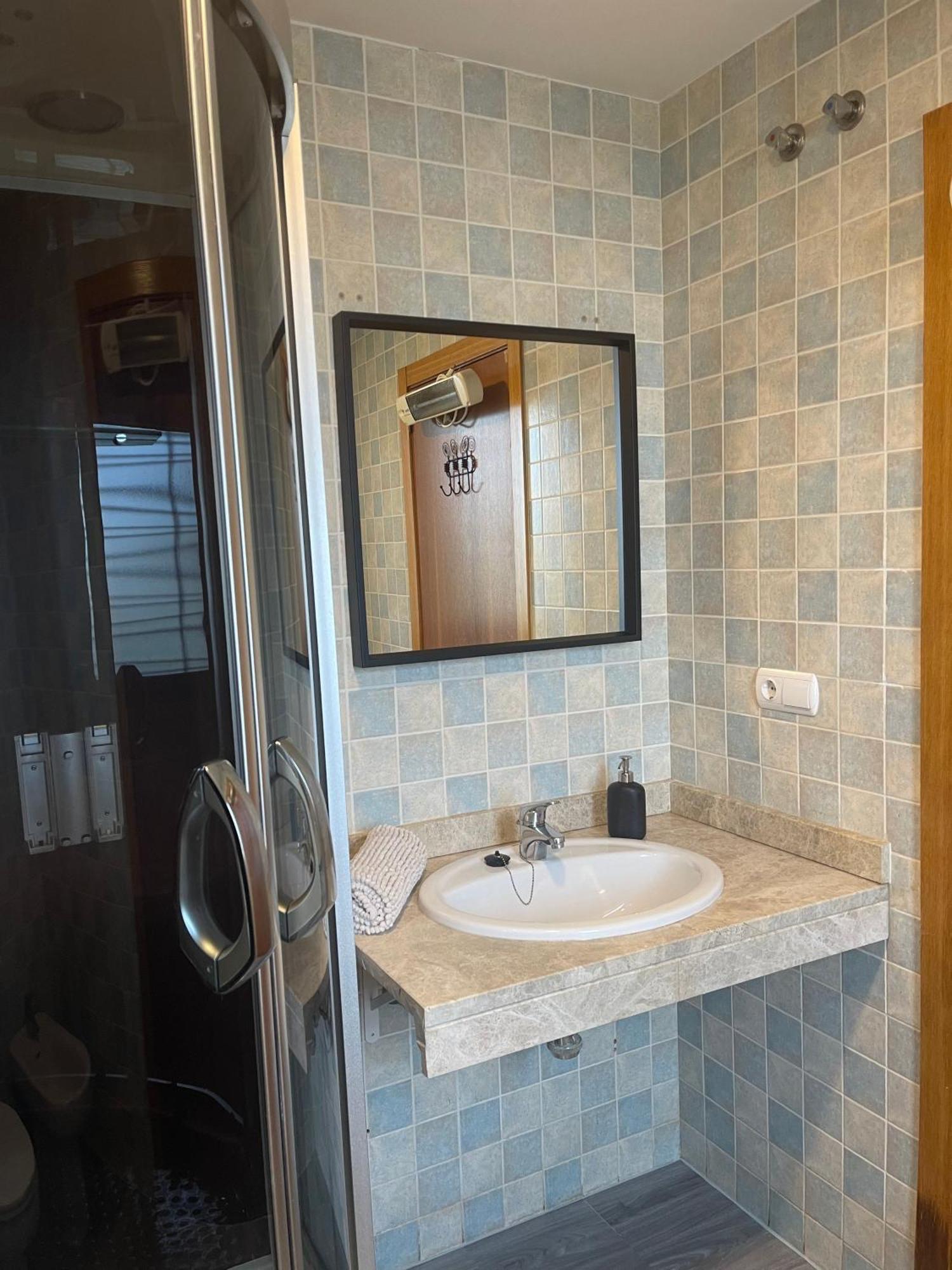 Stelarium-Suite Con Bano Privado En Casa Compartida-Uebica2 Mairena del Aljarafe Buitenkant foto