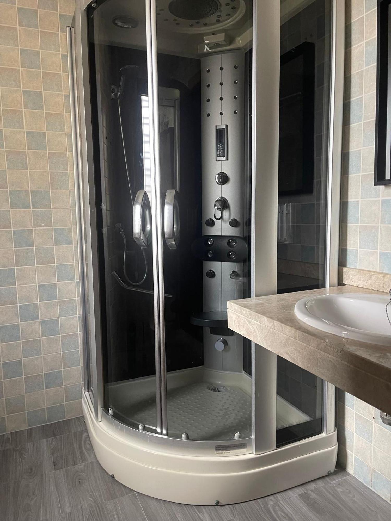 Stelarium-Suite Con Bano Privado En Casa Compartida-Uebica2 Mairena del Aljarafe Buitenkant foto