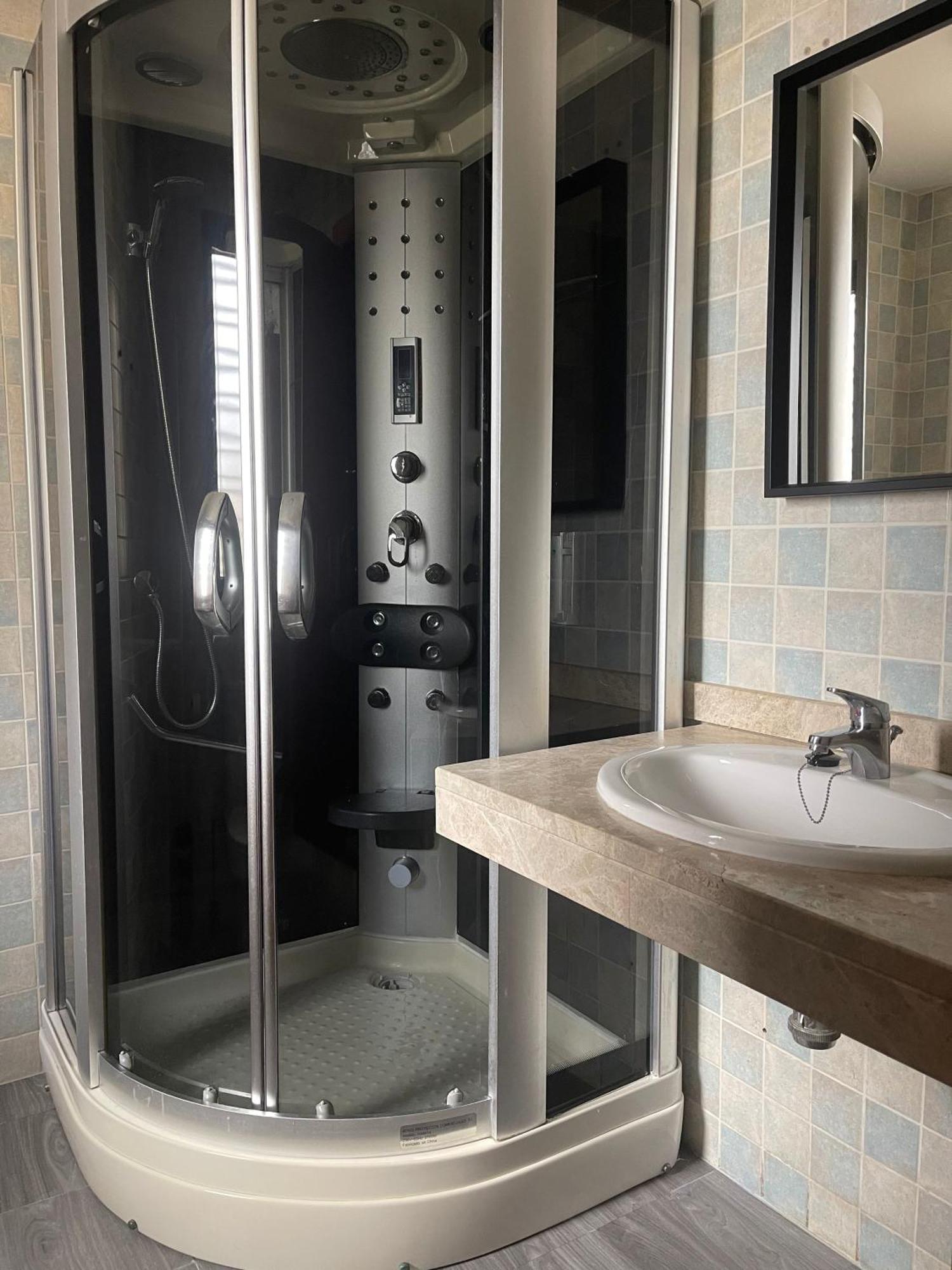 Stelarium-Suite Con Bano Privado En Casa Compartida-Uebica2 Mairena del Aljarafe Buitenkant foto