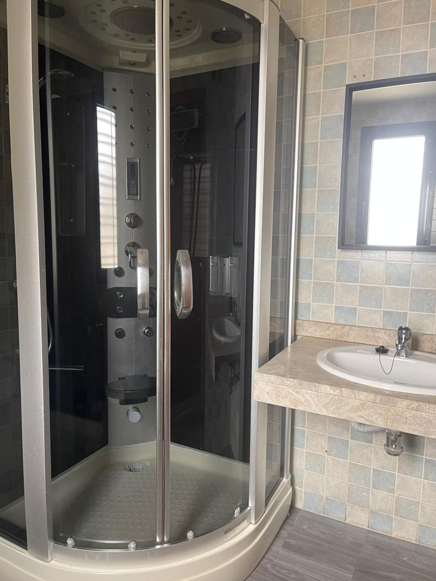 Stelarium-Suite Con Bano Privado En Casa Compartida-Uebica2 Mairena del Aljarafe Buitenkant foto